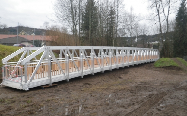 Passerelle avant pose